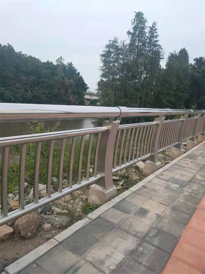 不銹鋼防撞護欄廠家